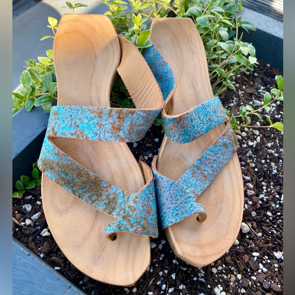 Cydwoq Revolt Wooden Clog in Size 37.